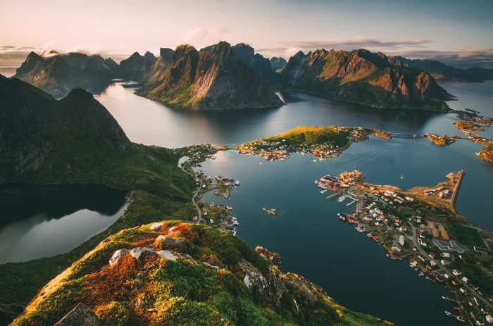 Norway places beautiful visit towns photography mountain water reine prettiest travel